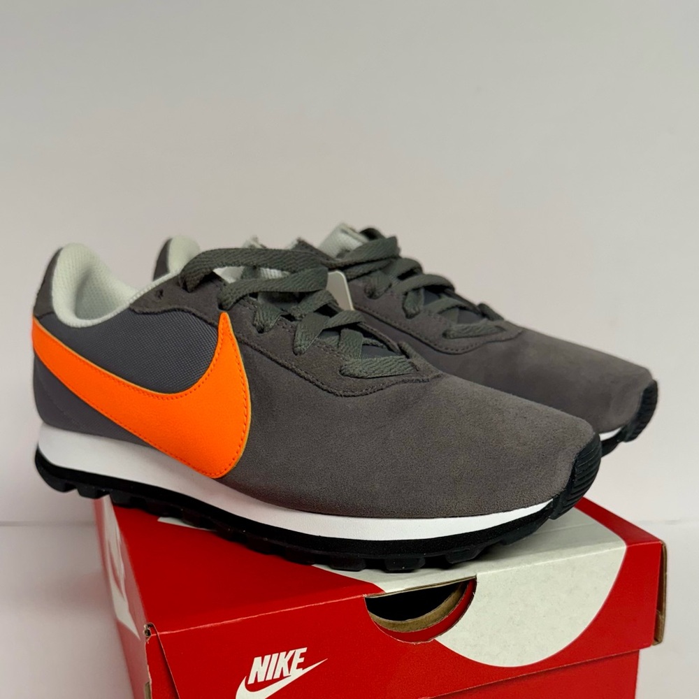 New without box Nike Womens Pre-Love OX Sneakers Gunsmoke/Total Orange Size 7 US